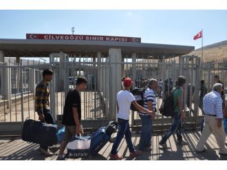 Suriyeliler bayramlaşmak için memleketlerine gidiyor