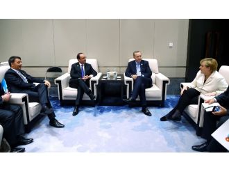 Merkel, Hollande ve Renzi’yle dörtlü zirve