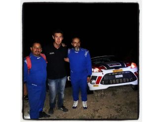 Uçurumun kenarında hatıra pozu