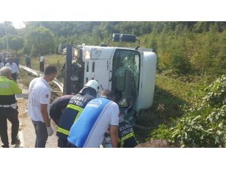 Devrilen kamyonetin altında can pazarı: 2 ölü