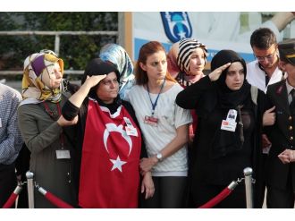 Şehit son yolculuğuna Kürtçe ağıtlarla uğurlandı