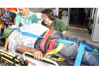 Kaza yaptı, eşinin elini öpüp özür diledi