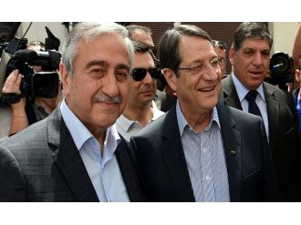 Akıncı ve Anastasiadis görüşüyor
