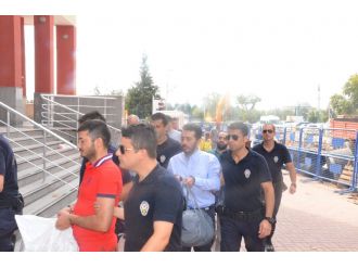 Gemileri kaçıran askerler adliyede