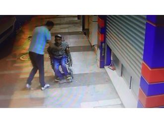 Engelli vatandaşı darp etti, linçten polis kurtardı