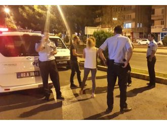 ’Dur’ ikazına uymayan 2 genç kız, polisi alarma geçirdi