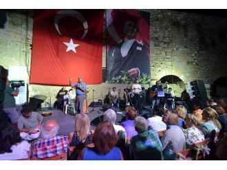 Ataol Behramoğlu ’Foça Dörtlükleri’ni tanıttı