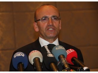 Mehmet Şimşek’ten futbollu örnek