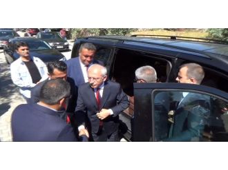 Kılıçdaroğlu, Ömer Halisdemir’in baba evini ziyaret etti