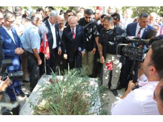 Ömer Halisdemir’in kabrini ziyaret etti