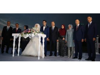 Eski ve yeni bakan nikah şahitleri oldu