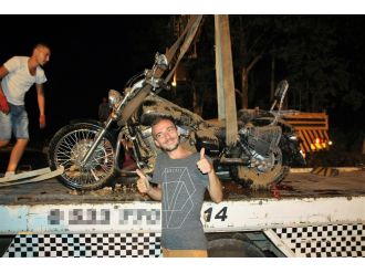 Ölümden döndü, böyle poz verdi!