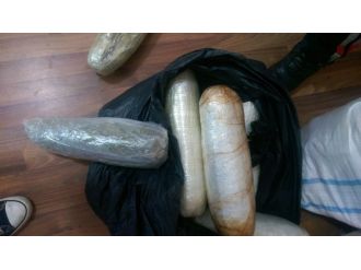 İstanbul’da polisin durdurduğu taksiden 15 kilo uyuşturucu çıktı