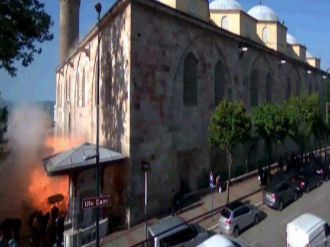 Bombaların taşındığı valizlere inceleme