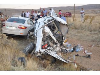 Feci kazada bir aile yok oldu!