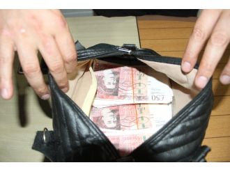 Çok sayıda sahte paund ele geçirildi