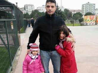 Sokak ortasında baltalı, bıçaklı saldırgan dehşeti