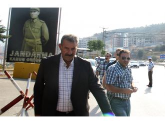 Mehmet Öcalan ve bir avukat İmralı’da