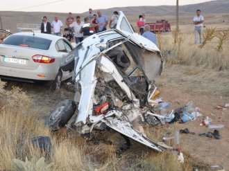 Feci kazada bir aile yok oldu: 3 ölü, 3 yaralı