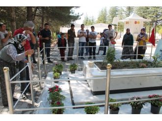 Demokrasi kahramanına ziyaretçi akını