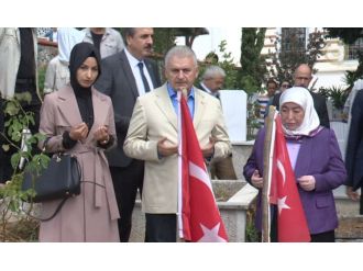 Yıldırım, demokrasi şehitlerinin mezarlarını ziyaret etti