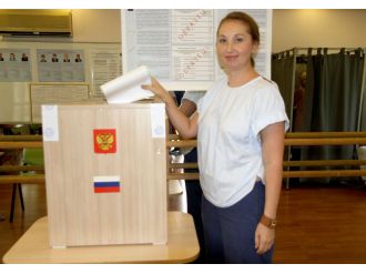 Ruslar Antalya’da oy kullanıyor