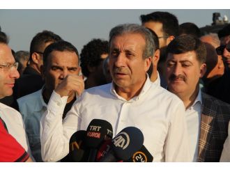 Bomba tuzaklanan aile kabristanını ziyaret etti