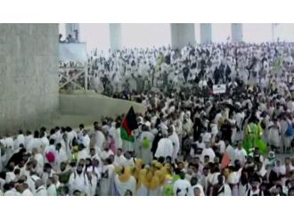 Hacı adayları şeytan taşladı