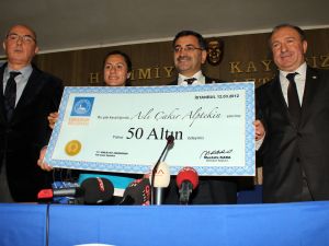 Üsküdar Belediyesinden Aslı Çakır Alptekine 50 Altın