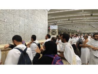 Milyonlar şeytan taşlayıp hacı oldu