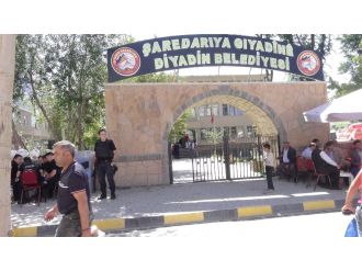 "Kürtçe tabela tekrar asılacak"