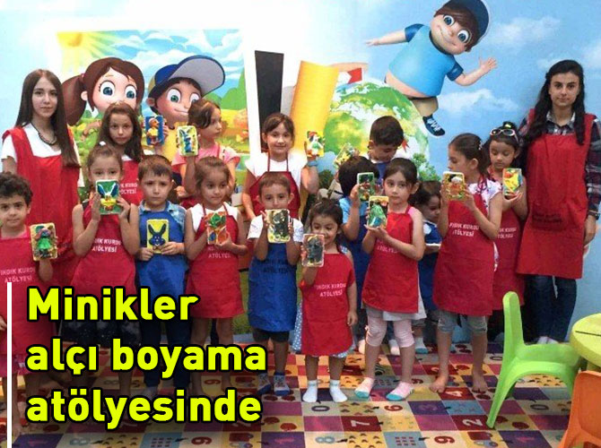 Minikler alçı boyama atölyesinde