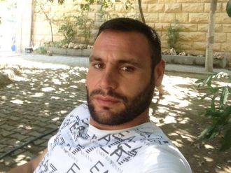 Motosikletle evine giderken tüfekle vuruldu