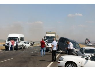 Anız yangını zincirleme kazaya neden oldu: 20 yaralı