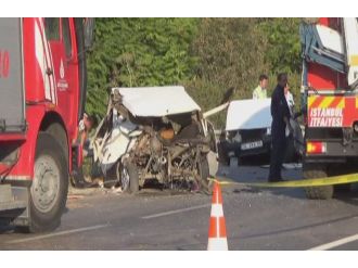 Otomobil ikiye ayrıldı: 1 ölü, 2 yaralı