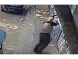 Tutmak istediği duvar üzerine çöktü