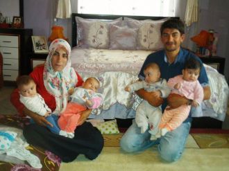 4 yıl sonra dördüzleri oldu!