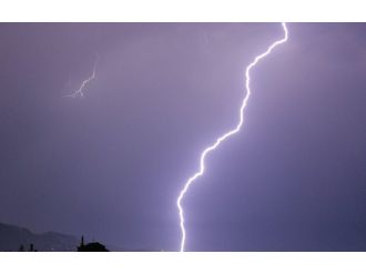 İşçilerin üzerine yıldırım düştü: 1 ölü, 6 yaralı