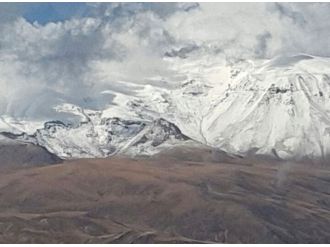 Süphan Dağı’na mevsimin ilk karı yağdı