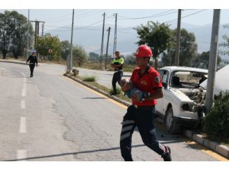 İtfaiye erinin kucağında ambulansa götürüldü