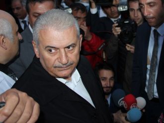 Başbakan Yıldırım’dan yaralı üsteğmene ziyaret