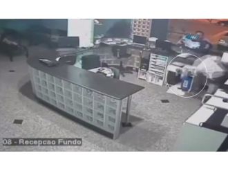 Babasının düşürdüğu bebeği reseposiyonist yakaladı