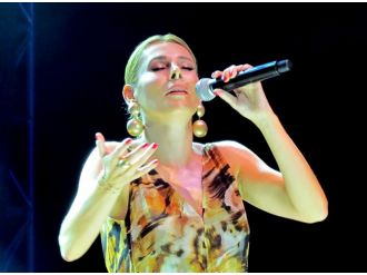 Funda Arar ve Grup 27’den muhteşem konser