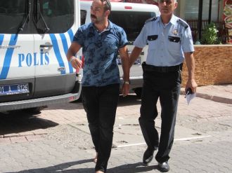 Çantasını çalan hırsızı yalınayak kovaladı