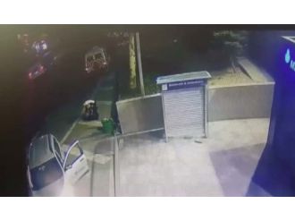 Jetonmatik hırsızına minibüs böyle çarptı