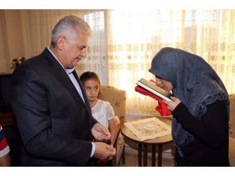 Başbakan şehit ailelerini ziyaret etti