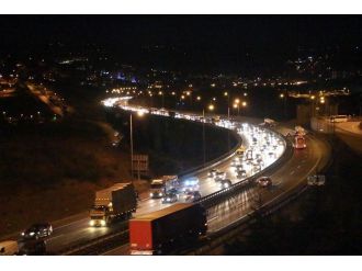 Yoğunluk gece de sürüyor