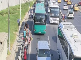 Dönüş yoğunluğu yolcuları da şoförleri de çileden çıkardı