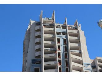 Uçuşlar için risk taşıyan kuleler traşlanıyor