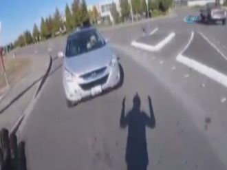 Anne, motosikletli oğluna çarptı